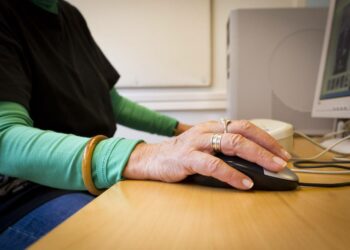 Kansalaisia houkutellaan ”muuleiksi”, siirtämään rikollisesti hankittu raha oman tilinsä kautta lailliseen liiketoimintaan.