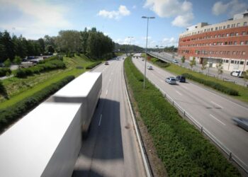 Selvityksen mukaan tieliikenteen tavarakuljetuksien kokonaismyynnistä arviolta 10 prosenttia olisi ollut harmaata taloutta.