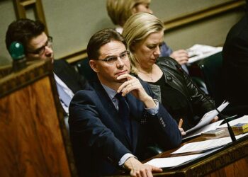 Kirjoittaja kaipaa hallituksen talouspolitiikalle vaihtoehtoja.