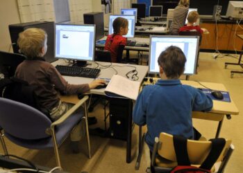 OAJ:n puheenjohtaja Olli Luukkaisen mielestä koulukysymykset ovat jääneet viime aikoina kuntatalouden ja soten jalkoihin.