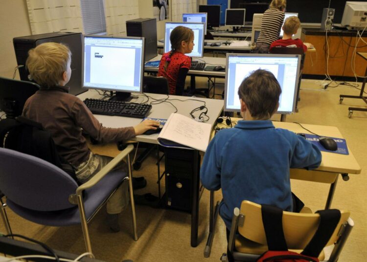 OAJ:n puheenjohtaja Olli Luukkaisen mielestä koulukysymykset ovat jääneet viime aikoina kuntatalouden ja soten jalkoihin.
