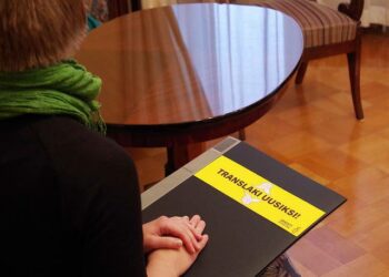 Amnesty luovutti syyskuussa pääministeri Alexander Stubbille vetoomuksen Suomen translain uudistamiseksi.