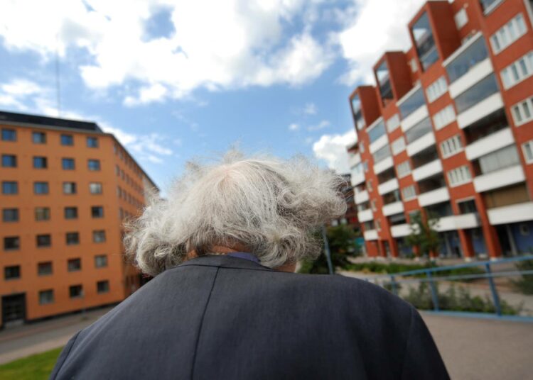 Sitran mallissa kotitalousvähennystä muutettaisiin, että erityisesti yli 75-vuotiaat köyhät eläkäiset voisivat tehdä nykyistä enemmän hankintoja.