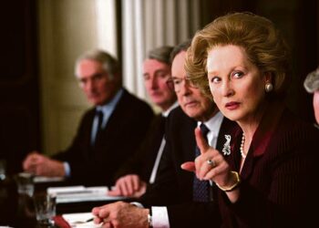 Rautarouva on kahdella Oscarilla palkittu elokuva Margaret Thatcherin kiehtovasta elämästä. Kuvassa Meryl Streep Thatcherina.