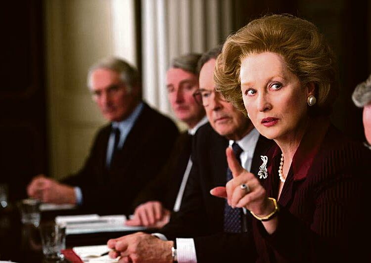 Rautarouva on kahdella Oscarilla palkittu elokuva Margaret Thatcherin kiehtovasta elämästä. Kuvassa Meryl Streep Thatcherina.