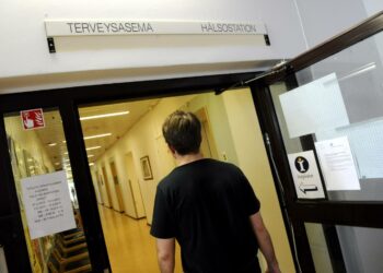 Sote-uudistuksen valinnanvapaus tarkoittaa esimerkiksi Oulussa sitä, että kaikki keskustan asukkaat, jotka eivät itse valitse, tulevat ohjatuiksi yksityisiin sote-keskuksiin, koska kaupungin oma sote-keskus on kauempana. Kuva Töölön terveysasemalta Helsingistä.