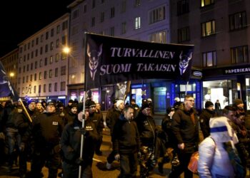 Vastarintaliikkeen kanssa käsi kädessä kulkeva Soldiers of Odin vaatimassa turvallista Suomea takaisin. Ylen mukaan jopa kahdella kolmesta PVL:n ja Soldiers of Odinin näkyvimmistä suomalaisjäsenistä on rikostaustaa.