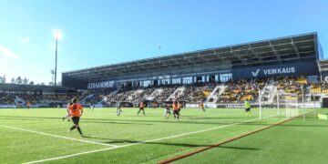 Seinäjoen uusi jalkapallostadion valmistui vuonna 2016. Kuva Eurooppa-liigan karsintapelistä SJK - KR Reykjavik kesällä 2017.