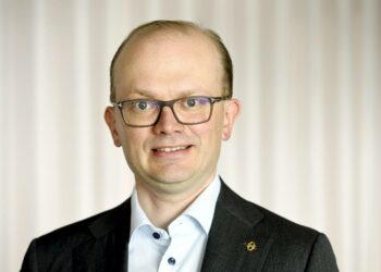 EK:n pääekonomisti Penna Urrila esittää yhdessä SAK:n pääekonomistin Ilkka Kaukorannan kanssa kotitalousvähennyksen nostamista ensi vuoden alussa nopeana elvytyskeinona.