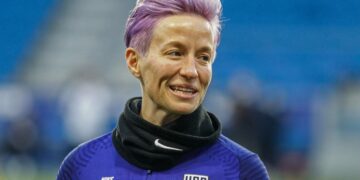 Megan Rapinoe puhuu kirjassaan myös naisjalkapalloilun alisteisesta asemasta miesten urheiluun verrattuna.