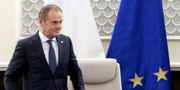 Puolan pääministeri Donald Tusk saapui hallituksensa ensimmäiseen kokoukseen ennen viime joulua.