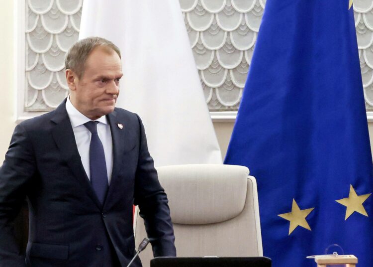 Puolan pääministeri Donald Tusk saapui hallituksensa ensimmäiseen kokoukseen ennen viime joulua.