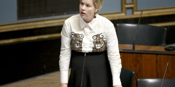 Kansanedustaja Hanna Sarkkinen puhui eduskunnan täysitunnossa Helsingissä tiistaina 24. syyskuuta.