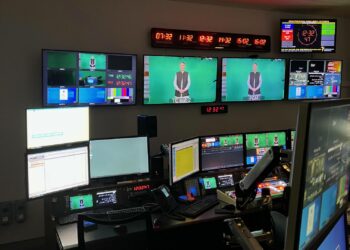 Radio Free Europe/Radio Libertyn afgaanipalvelun Azadi Radion televisio- ja videotallennusstudio Prahassa. Azadi Radio lähettää Afganistaniin pashtun ja darinkielistä ohjelmaa.