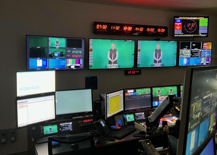 Radio Free Europe/Radio Libertyn afgaanipalvelun Azadi Radion televisio- ja videotallennusstudio Prahassa. Azadi Radio lähettää Afganistaniin pashtun ja darinkielistä ohjelmaa.