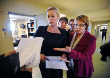 Oppositio jätti keskiviikkona välikysymyksen tuloverojen kaventamisesta Jutta Urpilaisen ja Annika Lapintien johdolla.