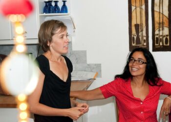 Tuuli Hirvilammi ja Ruby van der Wekken ovat aikapankin aktiiveja.