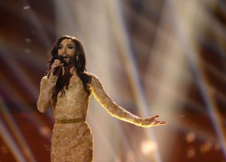 Itävallan euroviisuvoittaja Conchita Wurst on Sirpa Asko-Seljavaaran mielestä puistattava ilmestys. ”Mitä epänormaalia keksitään ensi kevääksi”, hän pohti.