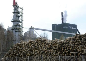 Metsä Groupin Äänekoskelle suunnittelema biotuotetehdas olisi metsäteollisuuden uuden suunnan suurin investointi, mutta alalla tapahtuu nyt paljon muutakin.