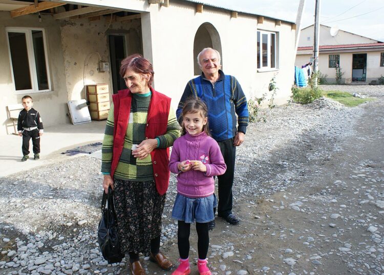 Beruašvilin perhe sijoitettiin Karaletin asutusalueelle lähelle Gorin kaupunkia. Isoisä Givi Beruašvilin mielipide on selvä: ”Palaisin heti kotikylään Etelä-Ossetiaan, jos se vain olisi mahdollista”.