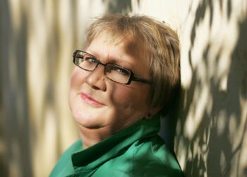 Anneli Kannon uusin kirja Pyöveli on jatkoa  hänen historiallisten romaanien sarjalleen, jonka aloittajana oli teos Piru, kreivi, noita ja näyttelijä.