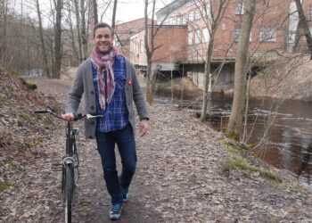 Vasemmiston kansanedustajaehdokas Juho Lehto muutti takaisin lapsuuden maisemiinsa Karkkilaan asuttuaan välillä 20 vuotta Helsingissä. Hänen mielestään Karkkila on hyvä esimerkki siitä kuinka elävää kaupunkikulttuuria luodaan talkoohengellä ja kansalaisaktivismilla.