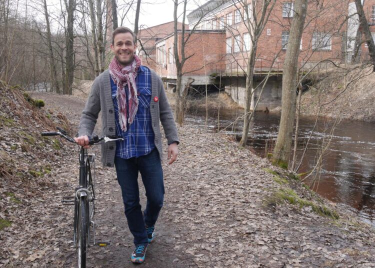Vasemmiston kansanedustajaehdokas Juho Lehto muutti takaisin lapsuuden maisemiinsa Karkkilaan asuttuaan välillä 20 vuotta Helsingissä. Hänen mielestään Karkkila on hyvä esimerkki siitä kuinka elävää kaupunkikulttuuria luodaan talkoohengellä ja kansalaisaktivismilla.