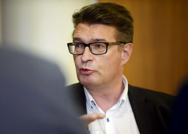 Pron puheenjohtaja Jorma Malinen vaatii konkreettisia tekoja nollatuntisopimuksiin liittyvien epäkohtien korjaamiseksi.
