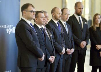 Eduskuntapuolueiden puheenjohtajat muistotilaisuudessa perjantaina.