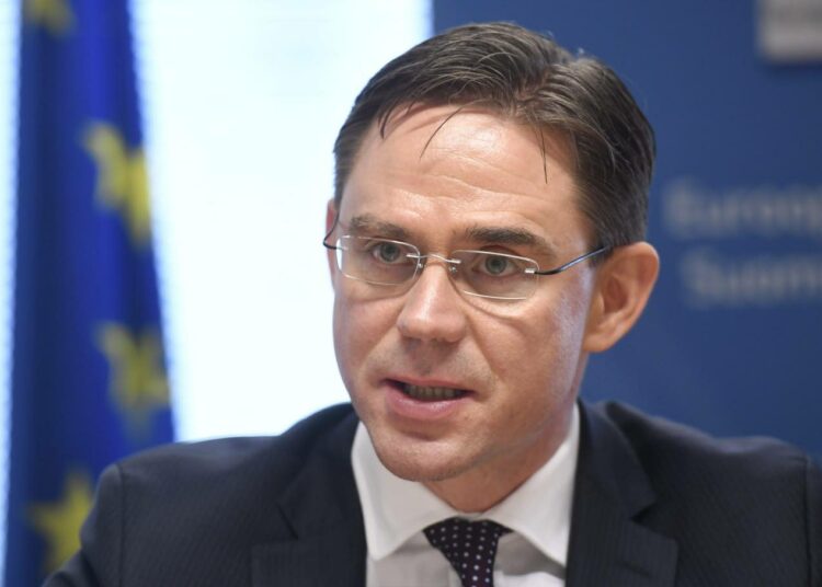 Euroopan komission varapuheenjohtaja Jyrki Katainen kertoi tiistaina Politiikan toimittajien tilaisuudessa, kuinka demokratian pelisääntöjä rikkovat jäsenmaat aiotaan saada kuriin.