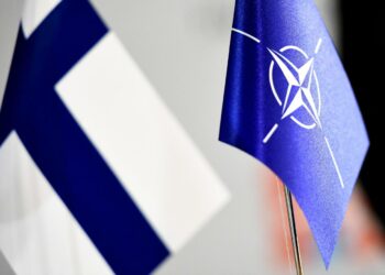 Kirjoittajan mukaan hallitusohjelmaan kuuluu selkeä ei Natolle.