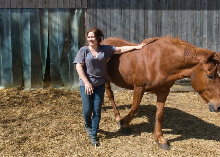 Niina Koivuniemi on lapsesta pitäen harrastanut ratsastusta ja hevosten pitoa.