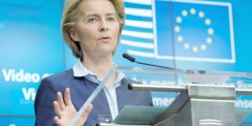 Elpymispaketin esitteli EU-komission puheenjohtaja, saksalainen Ursula von der Leyen.