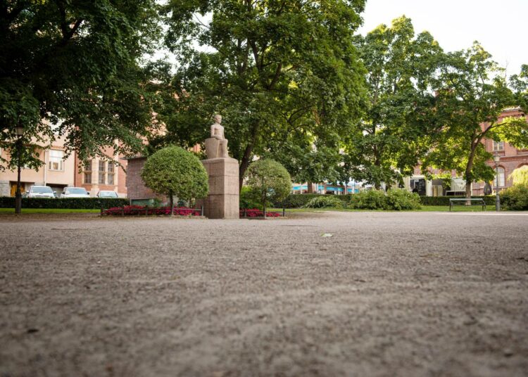 Työväenliikkeen historiakävely Yrjönkadulta Hakaniemeen.