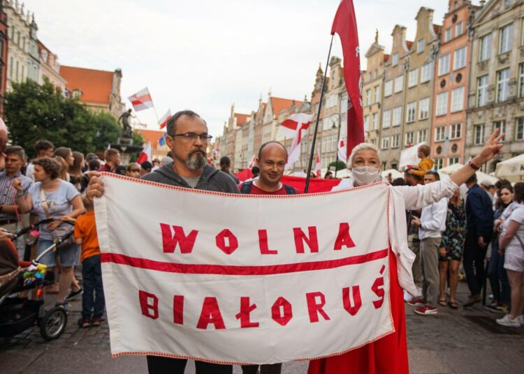 Valko-Venäjän hallintoa vastaan osoitettiin mieltä Gdanskissa Puolassa elokuun alkupuolella.