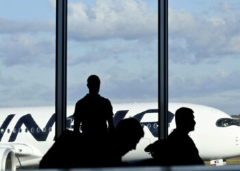 Finnair aikoo ulkoistaa matkustamohenkilöstön töitä.
