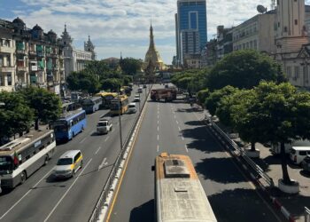 Myanmarin vastarintaliike kutsui kansalaiset ”hiljaiseen lakkoon” helmikuun ensimmäisenä, sotilasvallankaappauksen kolmantena vuosipäivänä. Yangonin keskustan pääkatu oli melko rauhallinen, mutta paikalliset asukkaat kertoivat, että tänä vuonna lakkoon yhtyi vähemmän väkeä kuin vuosi sitten.