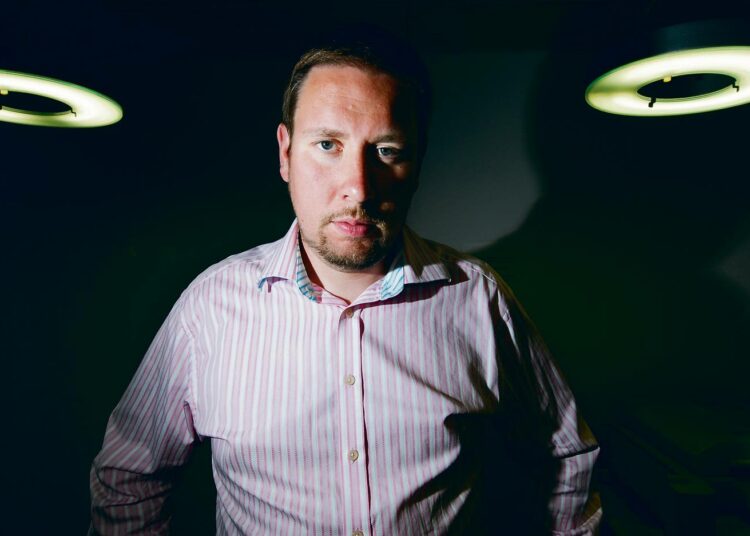 Paavo Arhinmäki toivoo, että Lissabonin sopimuksen toimeenpanon myötä nimitettävän EU:n presidentin valtaoikeudet rajataan minimiin.