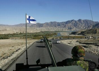 Suomalainen Pasi-ajoneuvo Surobin alueella Afganistanissa marraskuuta 2006.