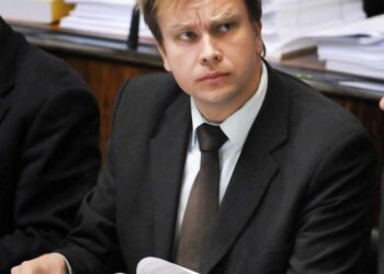 Vaalirahakohuun jäivät lopulta rimpuilemaan keskustalaiset politiikot, kuten Antti Kaikkonen.