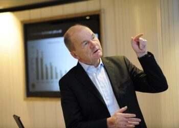 Toimitusjohtaja Jouko Karvinen, kahdella miljoonalla kannustettu.