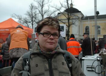 Kirsileena Nurmikolu osallistui Tampereen Aterian henkilöstön kanssa Tampereen keskustorilla viime vuoden lopulla järjestettyyn mielenosoitukseen.