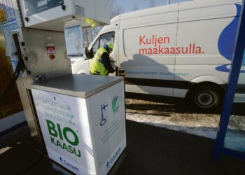 Kaasua voi tankata Suomessa 17 asemalla. Kuvassa Roihupellon jakelupiste Helsingissä.