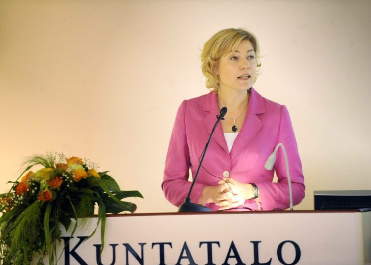 Uuteen kuntaan pitää saada heti tehokas toimintamalli, kuntaministeri Henna Virkkunen viestitti.