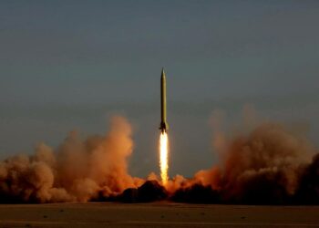 Iranin ballistisen Ghadr-ohjuksen koelaukaisu viime vuoden kesäkuussa ”Suuri profeetta 6” -sotaharjoituksessa.