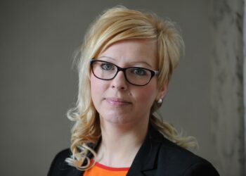 Opintotuki oli uhattuna, sanoi vasemmistoliiton Aino-Kaisa Pekonen kehysriihestä tiistaina eduskunnassa.
