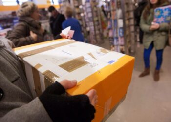 Euroopan ulkopuolelle postitettavat joulupaketit pitää lähettää torstaihin 5. joulukuuta mennessä.
