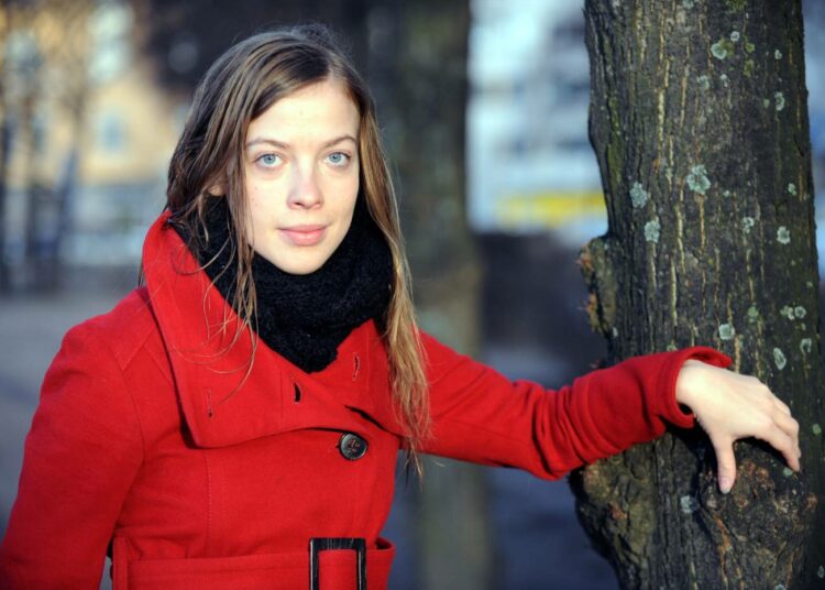 Nykyisestä asuntopolitiikasta hyötyvät vain keinottelijat, välittäjät ja pankit, sanoo Vasemmistonuorten puheenjohtaja Li Andersson.