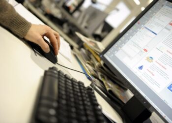 Enemmistö suomalaisista palkansaajista toivoisi kyselyn mukaan EU:lta aktiivisempaa otetta työntekijöiden oikeuksiin liittyvissä kysymyksissä.