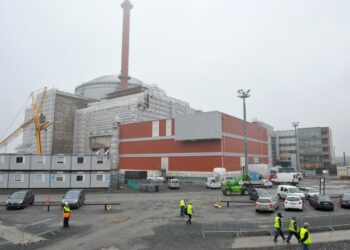 Olkiluoto 3 valmistuu Eurajoella hitaasti kiiruhtaen ja nyt TVO haluaa lykätä Olkiluoto 4:n rakentamista.